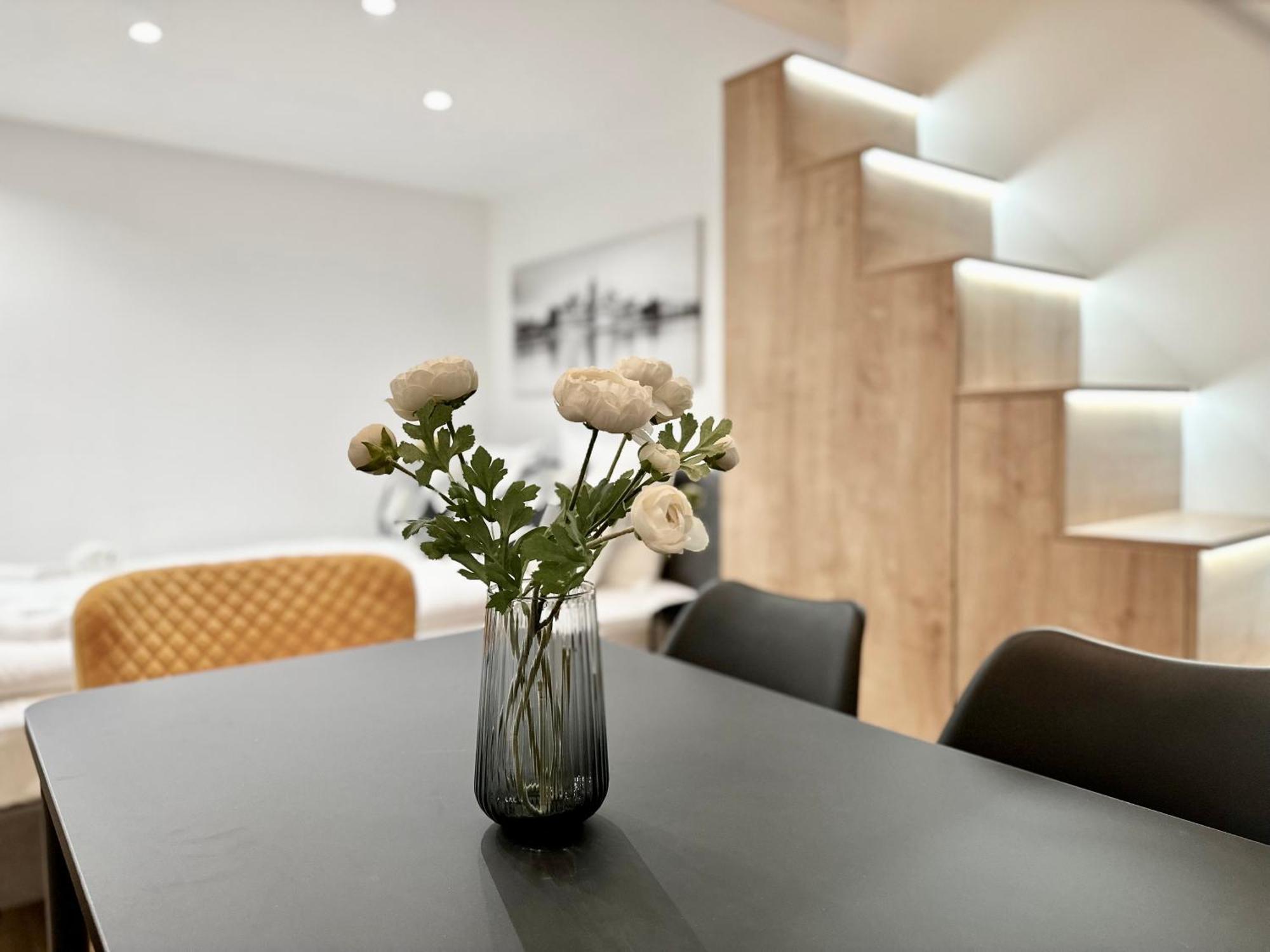 Premium Apartment By Hi5- Brody Street Budapest Bagian luar foto