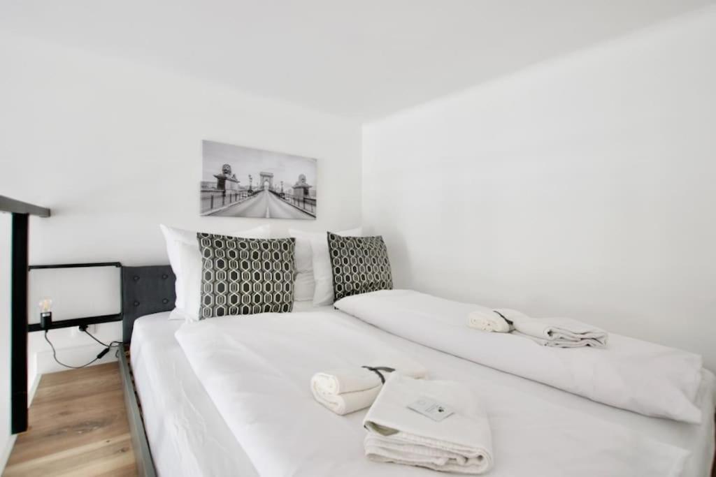 Premium Apartment By Hi5- Brody Street Budapest Bagian luar foto