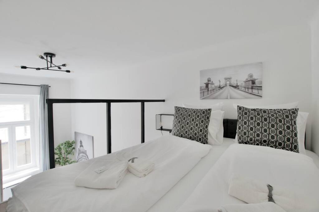 Premium Apartment By Hi5- Brody Street Budapest Bagian luar foto