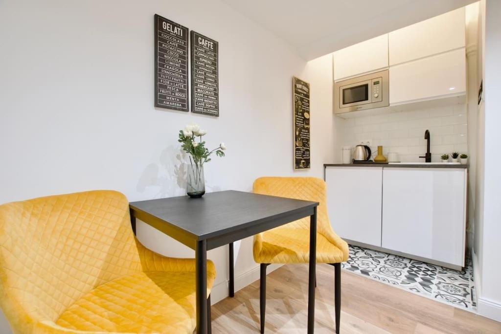Premium Apartment By Hi5- Brody Street Budapest Bagian luar foto
